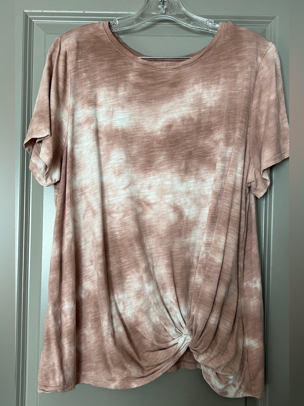 Twist-Front Short Sleeve Tee in Blush Taupe Tie-Dye